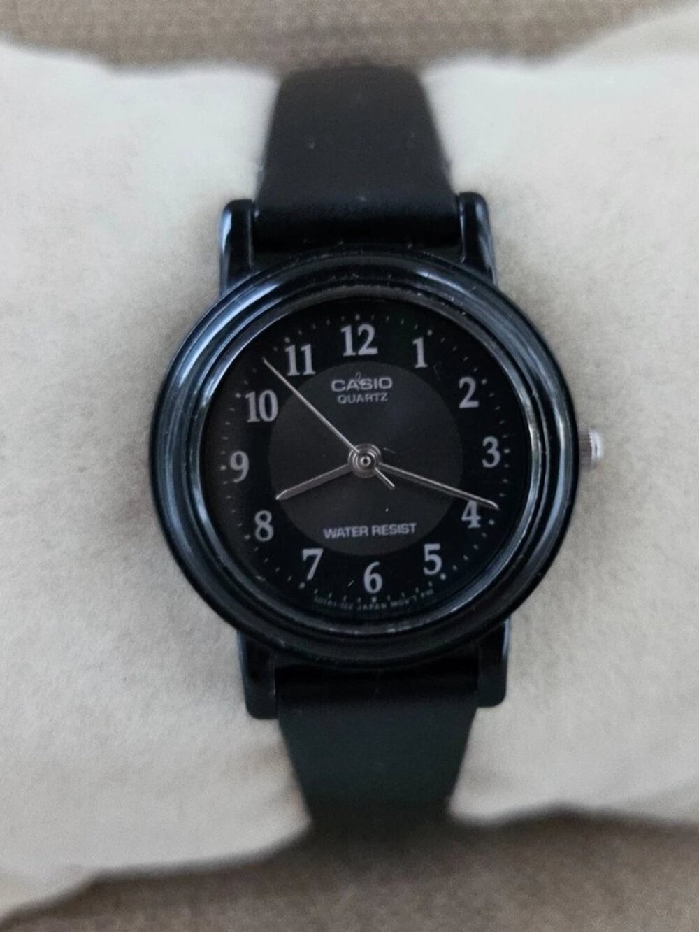 Casio Quartz Women Wristwatch Black Rubber Band Analog Wrist Watch Japan M